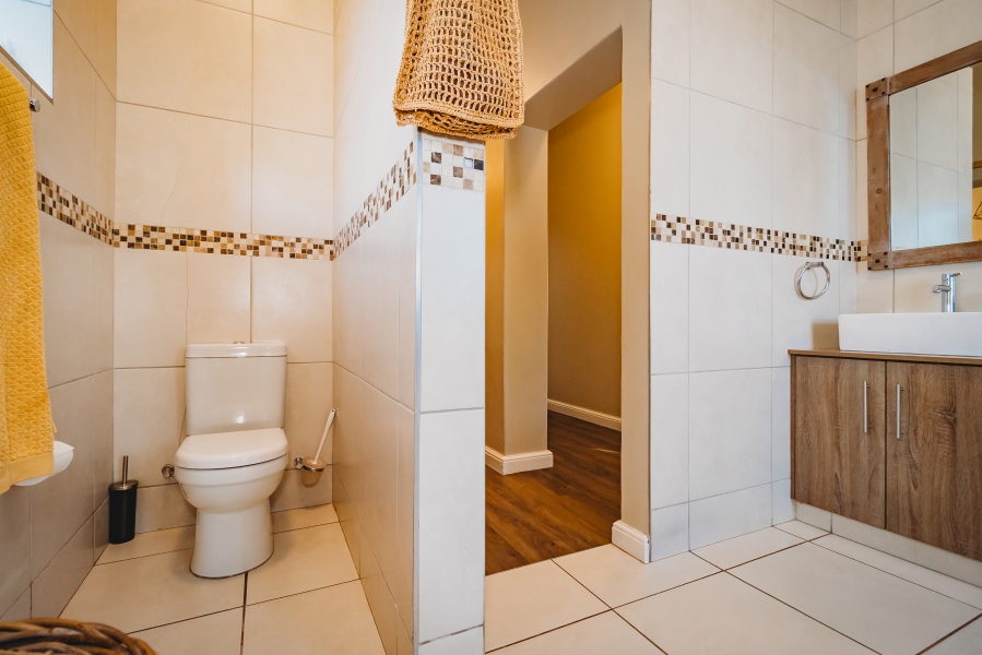 4 Bedroom Property for Sale in Kraaibosch Manor Western Cape